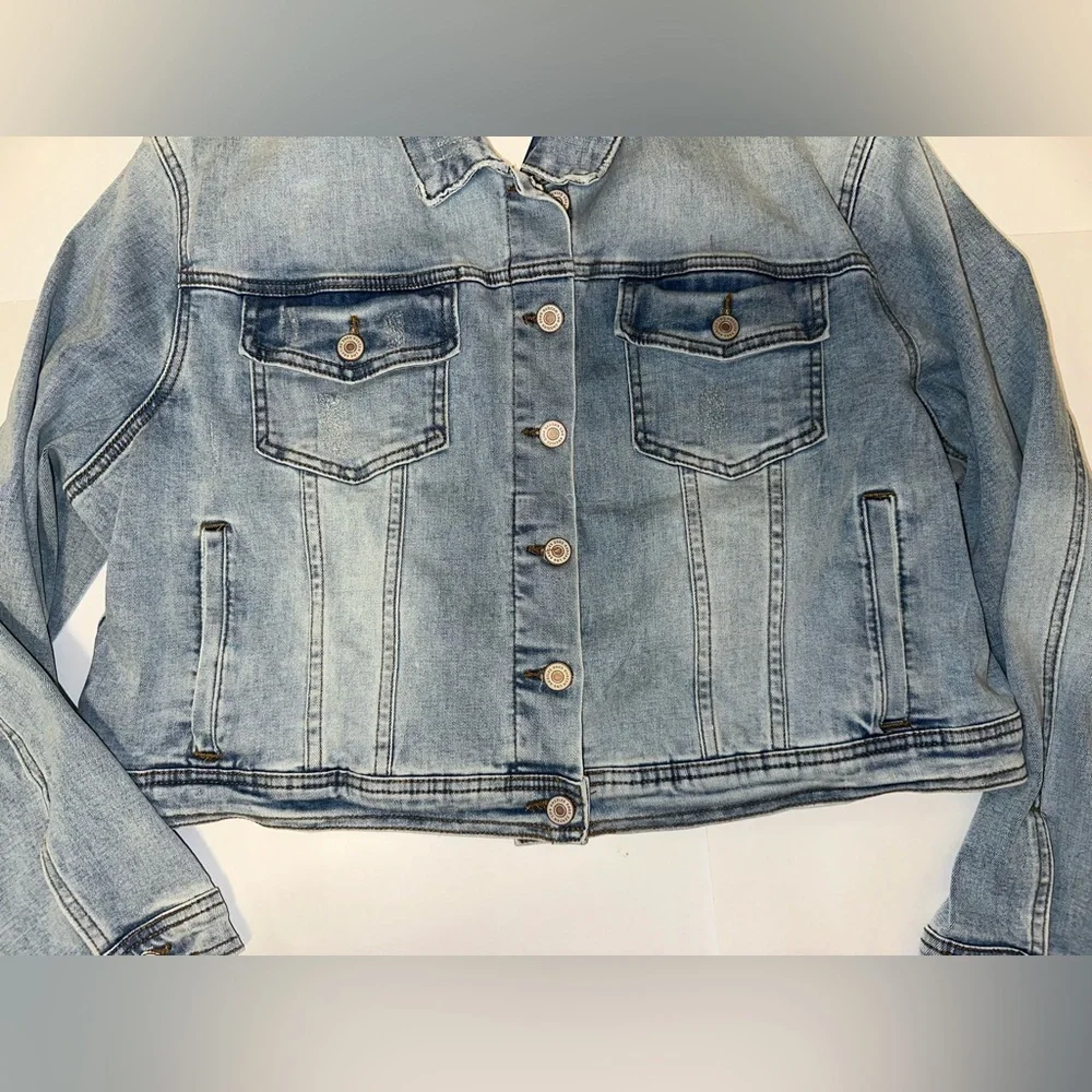 NWT Kancan‎ Women’s Light Wash Cropped Denim Jacket Size 2XL Pockets Stretch